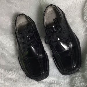 Boys Paten leather shoestring shoes